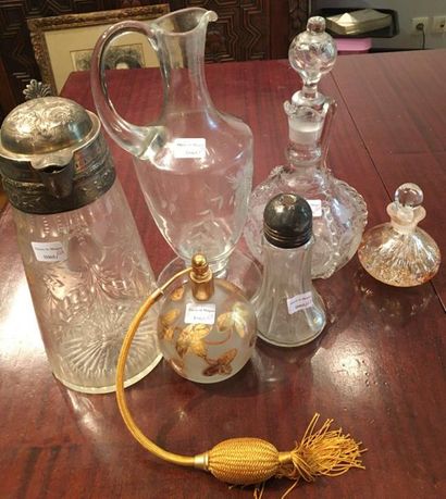 null Pourer, ewer, decanters...
Sold as is