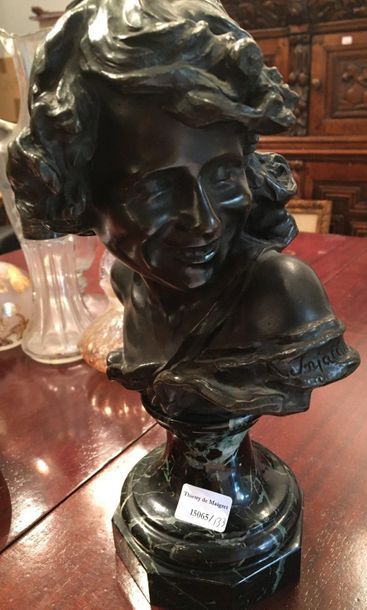 INJALBERT Laughing child in bronze, marble pedestal

Height with base: 27 cm 