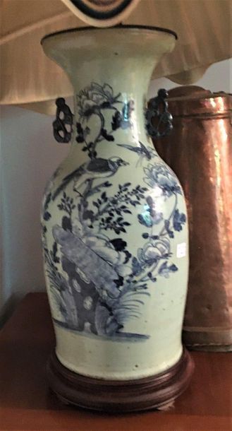 null China vase mounted as a lamp

Height without plinth: 43 cm
Sold as is