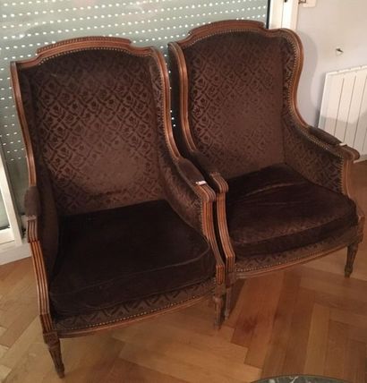 null Paire de bergère à oreilles 

Style Louis XVI

Hauteur : 109 cm

Hauteur d'assise...