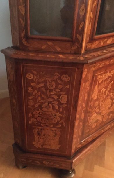 null Large two-body bookcase

Flemish inlaid work 

H: 220 cm 

L : 160

LOT IN STORAGE...