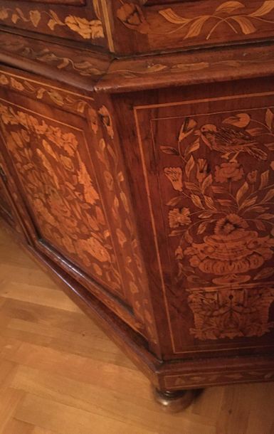 null Large two-body bookcase

Flemish inlaid work 

H: 220 cm 

L : 160

LOT IN STORAGE...