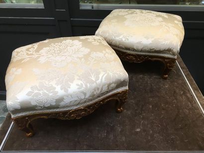 null Two foot stools

Louis XV style
Sold as is