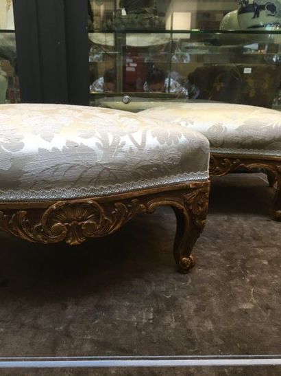 null Two foot stools

Louis XV style
Sold as is
