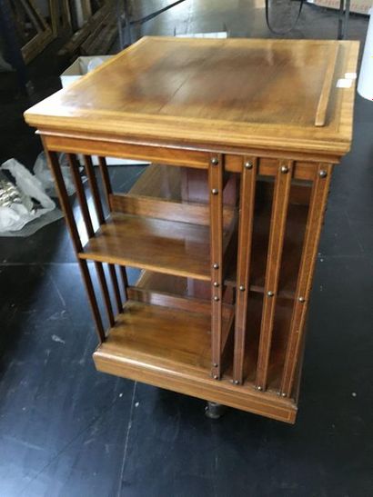 null Etagère tournante

H : 89 cm 



Vendu en l'état
LOT AU GARDE MEUBLE : CONDITION...