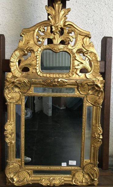 null Mirror with gilded wooden brackets

H: 101 cm

L : 51 cm 
Sold as is