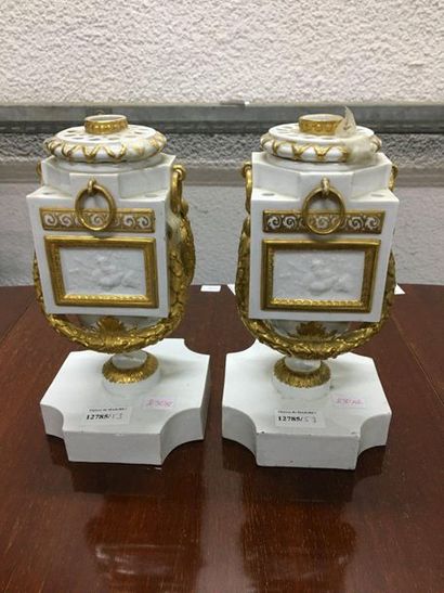 null Pair of white and gold porcelain perfume burners

H: 25 cm
Sold as is