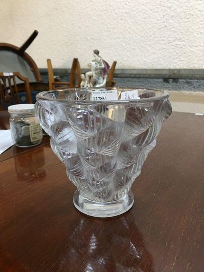 LALIQUE LALIC vase 

H: 14cm
Sold as is