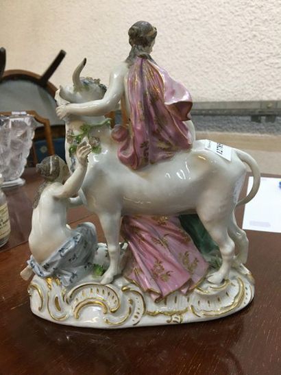 null MEISSEN

Abduction from Europe

Porcelain group 

XIXth

H: 22.5 cm 

L : 20...