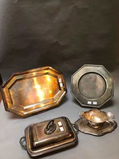 null Lot silver plated metal: tray with cut sides, round dish with cut sides, a plate...