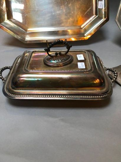 null Lot silver plated metal: tray with cut sides, round dish with cut sides, a plate...