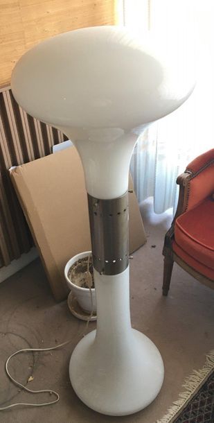 null Italian metal and white glass floor lamp

Around 1970

Height: 113 cm 
Sold...