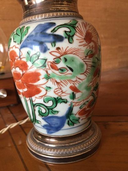 null CHINA

Small vase mounted on silver in lamp

17cm

LOT 16
Sold as is