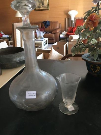 null Decanter

It comes with a measuring glass 

LOT 47
Sold as is