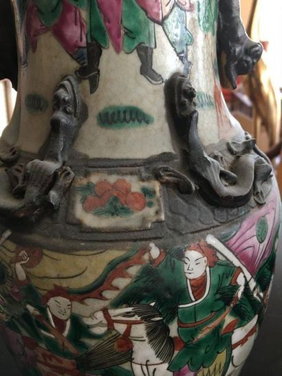 null ASIE

Vase dragon

Vendu en l'état
33cm

LOT 49