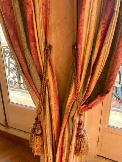 null Lot: 11 pairs of curtains

LOT IN STORAGE: CONDITION OF PARTICULAR DELIVERY...