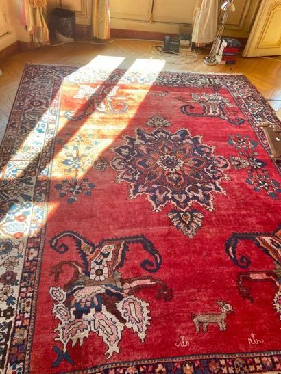 null Carpet with stylized plant decoration

Modern
LOT IN STORAGE: CONDITION OF PARTICULAR...