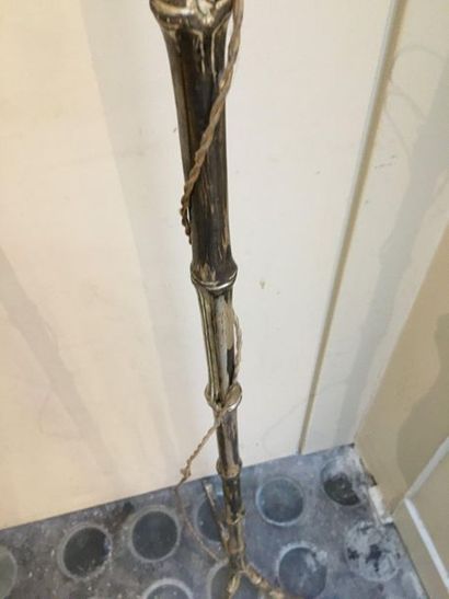 null Lampadaire tripode en métal argenté façon bambou

Hauteur : 150 cm 

Usure
Vendu...