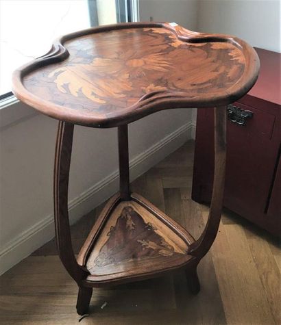 MAJORELLE Trefle table circa 1900

H: 76 cm 

tray: 48 cm 

LOT IN STORAGE: CONDITION...