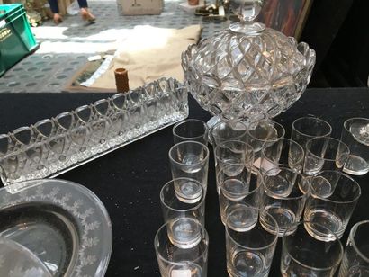 null Large batch of glassware: shot glass, wine glass, saucer, six small PORTAL glasses,...