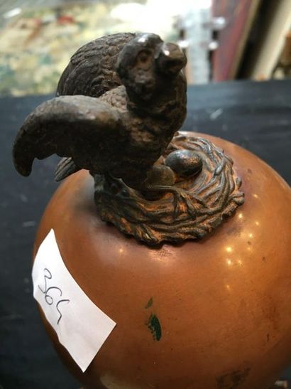 null Souvenir in the taste of the Napoleonic era: egg with eagle, cup with bees.
A...