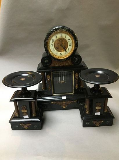 null Black marble and bronze mantel set with a bronze dial signed J.MEYER 31 33 bd...