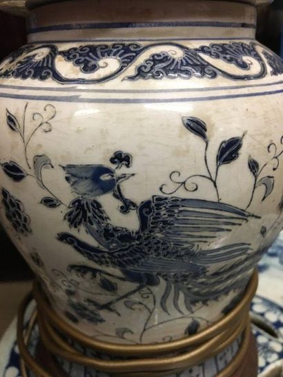 null CHINA

Baluster vase

Two lamp bases in white and blue are attached. 
Sold as...