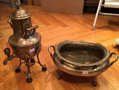 null Samovar in silvery metal 

Accident

A basin is attached to it 