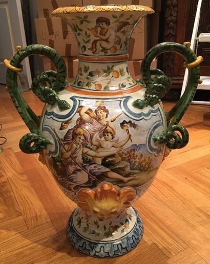 null Vase faîence 

Italie

Restauration et accidents

H:58 cm
Vendu en l'état