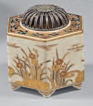 null Small perfume burner in fine Japanese earthenware (Satsuma), and silver openwork...