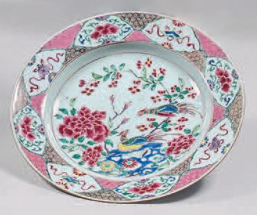 Assiette creuse en porcelaine de Chine. Yongzheng-Qianlong,
XVIIIe...