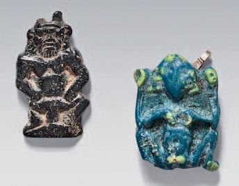 null Set of two amulets comprising an Omphale/Baubo and a Bès.
Blue and yellow glass...