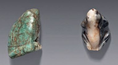 null Set of two amulets in the shape of a Héket frog. Chalcedony and amazonite. Wear...