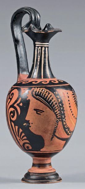 null Red-figure OEnochoé decorated with a woman's head on the left.
Orange terracotta...