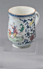 null Chope en porcelaine de Chine. Qianlong, XVIIIe siècle.
De forme bombée, à décor...