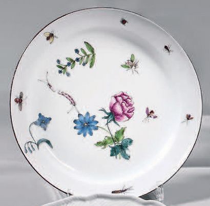 null Assiette en porcelaine de Meissen du XVIIIe siècle. Marque en bleu aux deux...