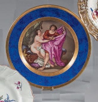 null Assiette creuse en porcelaine de Berlin de la première moitié du
XIXe siècle....