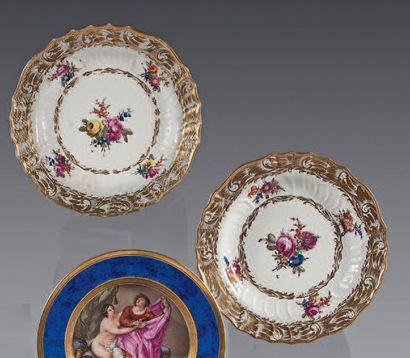 null Deux assiettes en porcelaine de Vienne du XVIIIe siècle.
Marques en bleu à l'écusson,...