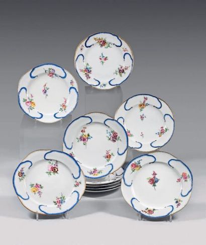null Dix assiettes en porcelaine de Sèvres du XVIIIe siècle
Marques en bleu aux deux...