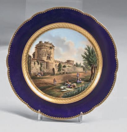 null Paris porcelain plate from the end of the 19th-early 20th century. Gold inscription...