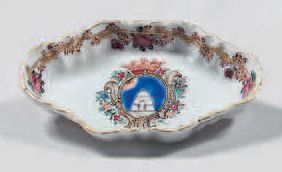 null Petit plateau dit « pattipan » en porcelaine de Chine. Qianlong,
XVIIIe siècle....