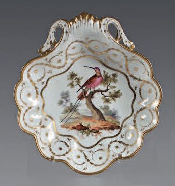 null A Parisian porcelain shell compotier (Manufacture de Locré, decorated at Halley's)...