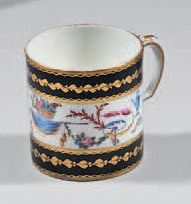 null Gobelet litron (1ère grandeur) en porcelaine de Sèvres du
XVIIIe siècle. Marque...