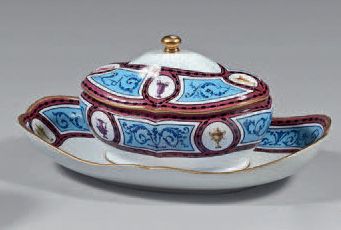null Sugar bowl with adherent tray 'Monsieur le Premier' and its lid in Sèvres porcelain...