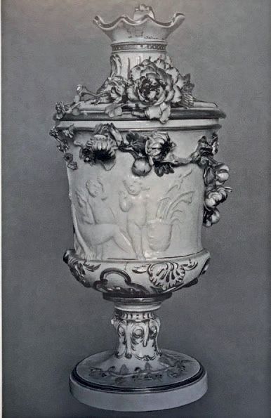 null Grande aiguière en deux parties en porcelaine de Berlin du XVIIIe siècle. Marque...