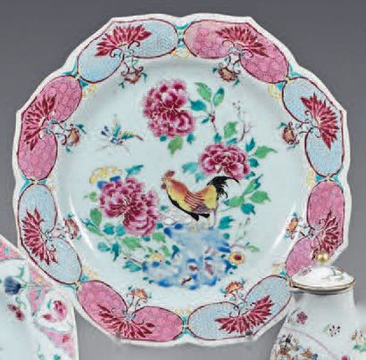 Plat en porcelaine de Chine. Qianlong, XVIIIe...