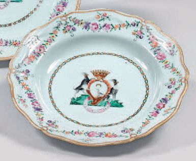 null China porcelain soup plate. Qianlong,
18th century, circa 1760. Contoured shape,...