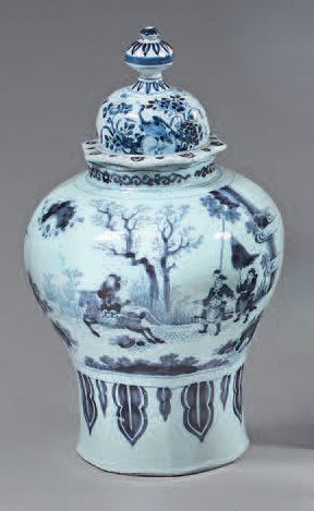 null Vase et couvercle en faïence de Delft de la fin du XVIIe siècle.
Marque en bleu...