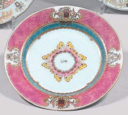 null Assiette en porcelaine de Chine. Yongzheng (1723-35),
XVIIIe siècle, vers 1735....