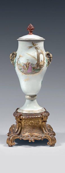 null Large 18th century Marseille earthenware vase and its lid, probably made by...